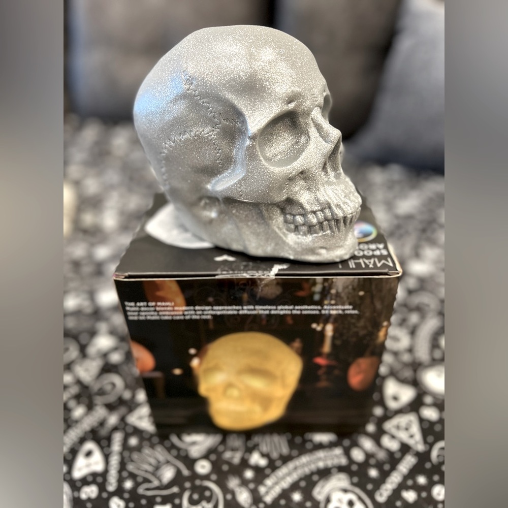 Mahli Spooky Glitter Skull Aroma Diffuser. New In Box